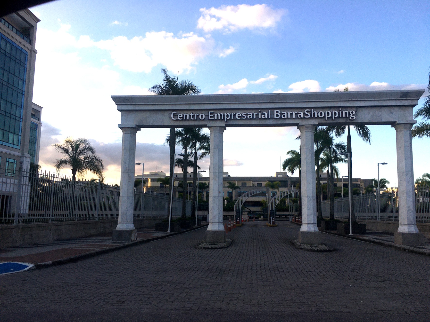 CentroEmpresarialBarraShopping.jpg